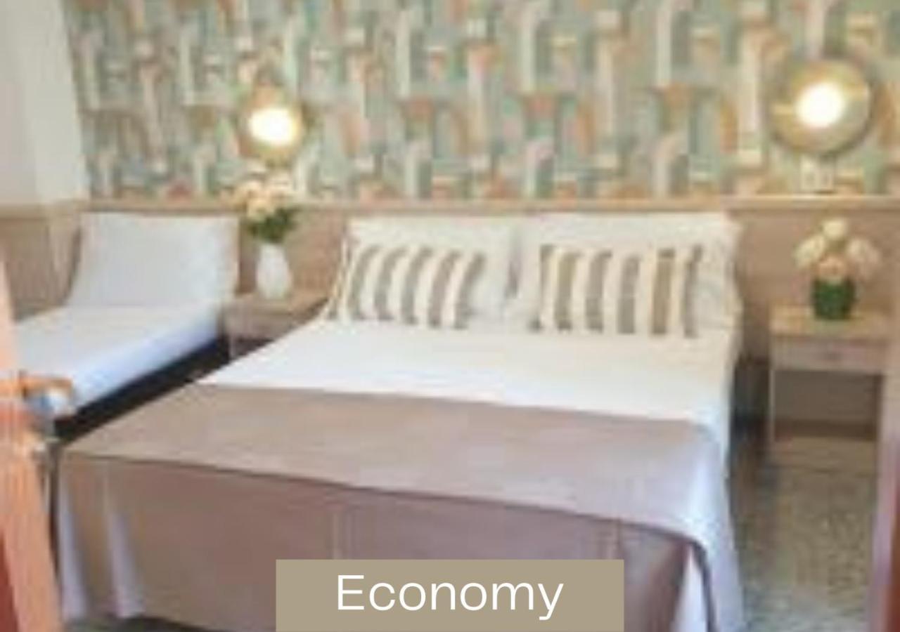 Hotel Alexandra - Beach Front - Healthy Xxl Breakfast & Brunch Until 12 30 - Parking Included Misano Adriatico Zewnętrze zdjęcie