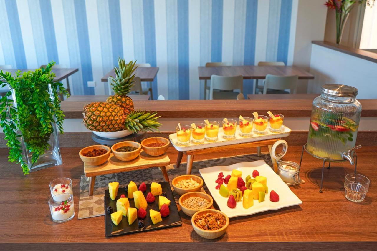 Hotel Alexandra - Beach Front - Healthy Xxl Breakfast & Brunch Until 12 30 - Parking Included Misano Adriatico Zewnętrze zdjęcie