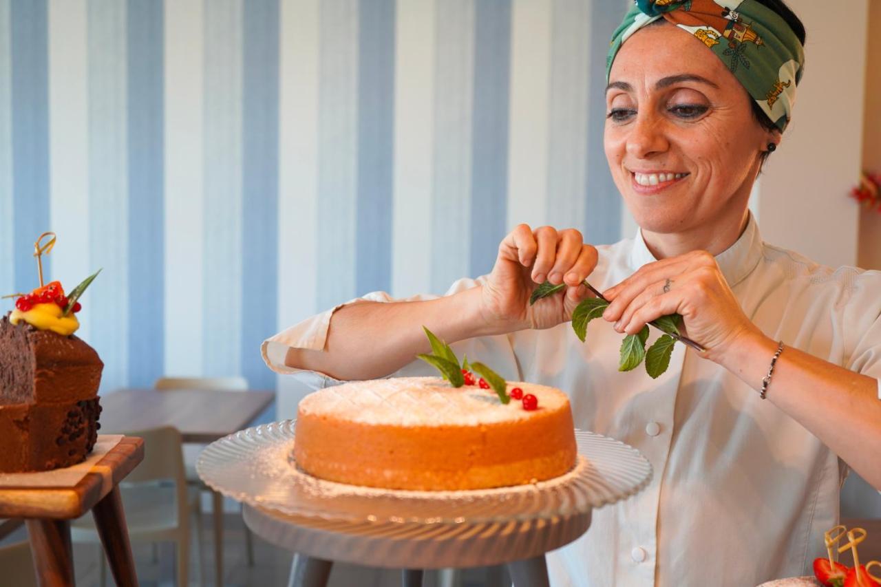 Hotel Alexandra - Beach Front - Healthy Xxl Breakfast & Brunch Until 12 30 - Parking Included Misano Adriatico Zewnętrze zdjęcie