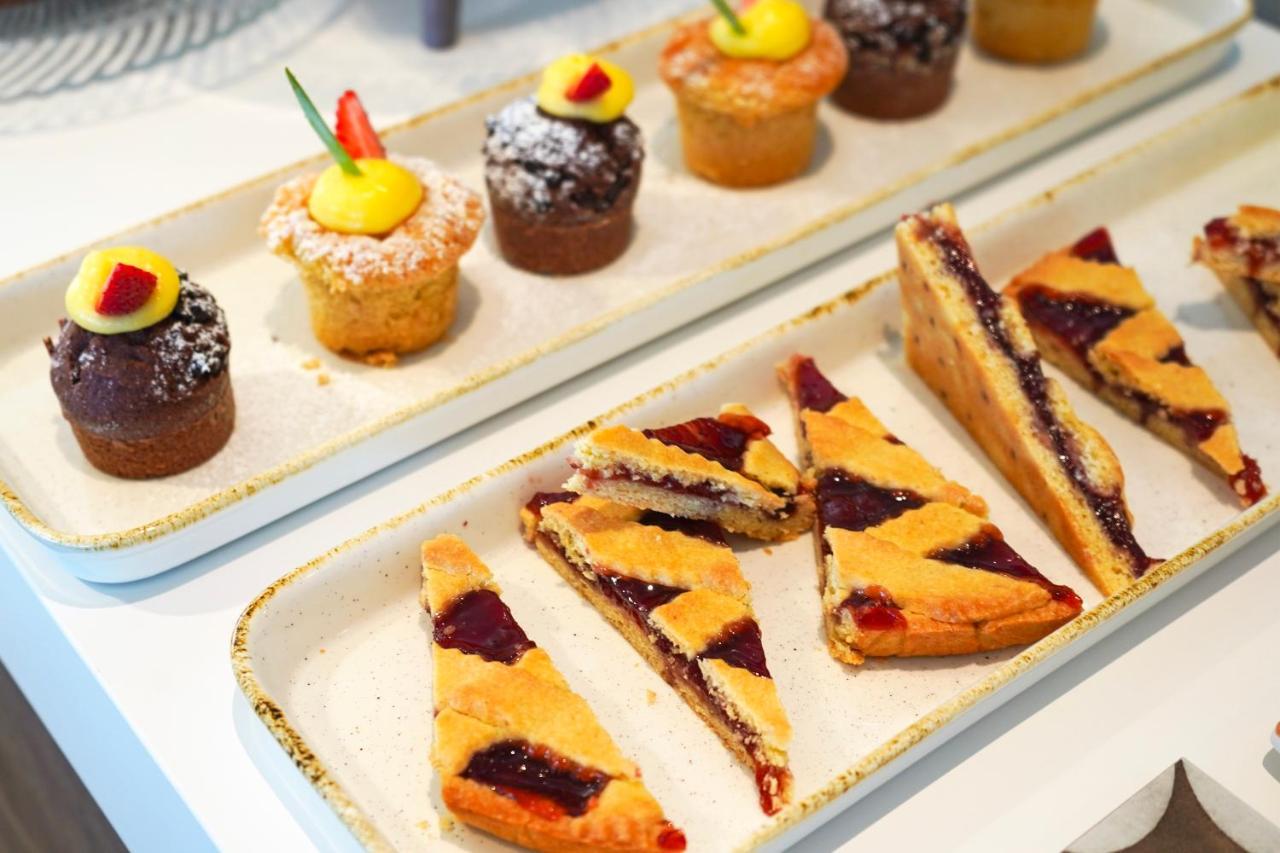 Hotel Alexandra - Beach Front - Healthy Xxl Breakfast & Brunch Until 12 30 - Parking Included Misano Adriatico Zewnętrze zdjęcie